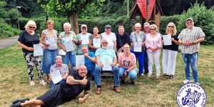 Nach der feierlichen Übergabe der Zeugnisse – inklusive nervösem Schweiß, ein paar…